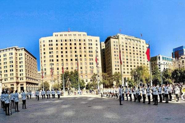Changing of Guard: La Moneda, Historic Downtown & Santa Lucía Private Tour
