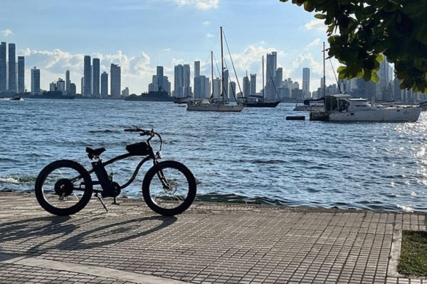 SUNSET BIKE RIDE TROUGH CARTAGENA BAY and BARRIO GETSEMANI
