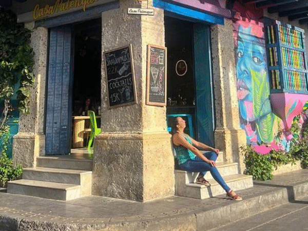 FLAVORS OF COLOMBIA: STREET FOOD and FULL CITY TOUR WITH A PRO