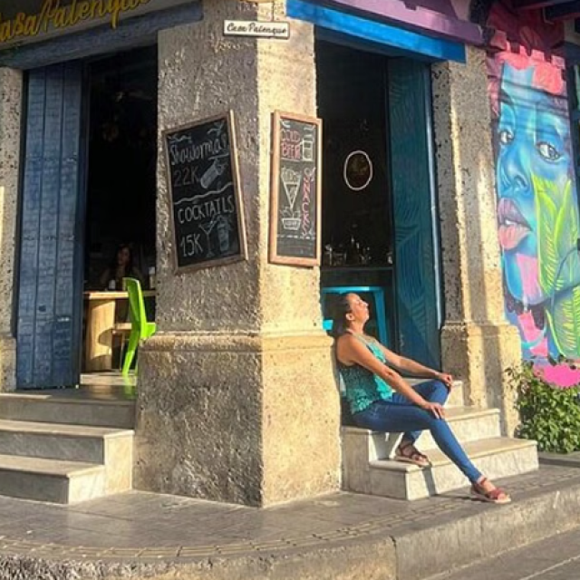 FLAVORS OF COLOMBIA: STREET FOOD and FULL CITY TOUR WITH A PRO