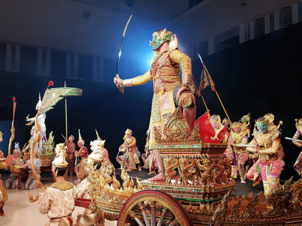 Private Tour Grand Palace , Thai dance & Fun street walk in Bangkok