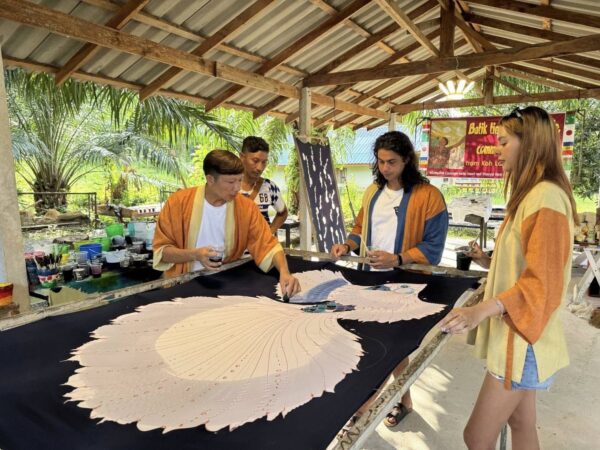 Koh Lanta: Batik Painting Workshop with Hotel Transfer