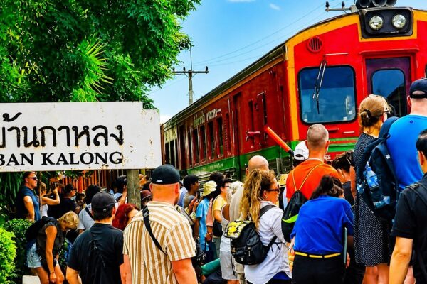 Bangkok: Floating Market, Maeklong Train Market & Dragon Temple