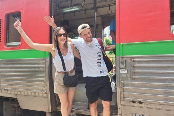 Bangkok: Floating Market, Maeklong Train Market & Dragon Temple