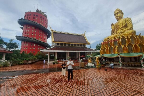 Bangkok: Floating Market, Maeklong Train Market & Dragon Temple