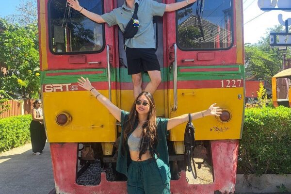 Bangkok: Floating Market, Maeklong Train Market & Dragon Temple