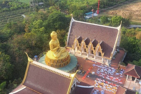 Bangkok: Floating Market, Maeklong Train Market & Dragon Temple