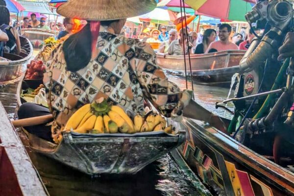 Bangkok: Floating Market, Maeklong Train Market & Dragon Temple