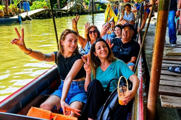 Bangkok: Floating Market, Maeklong Train Market & Dragon Temple