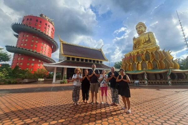Bangkok: Floating Market, Maeklong Train Market & Dragon Temple