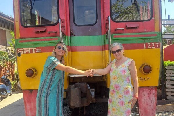 Bangkok: Floating Market, Maeklong Train Market & Dragon Temple
