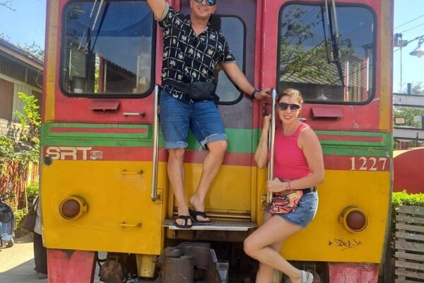 Bangkok: Floating Market, Maeklong Train Market & Dragon Temple
