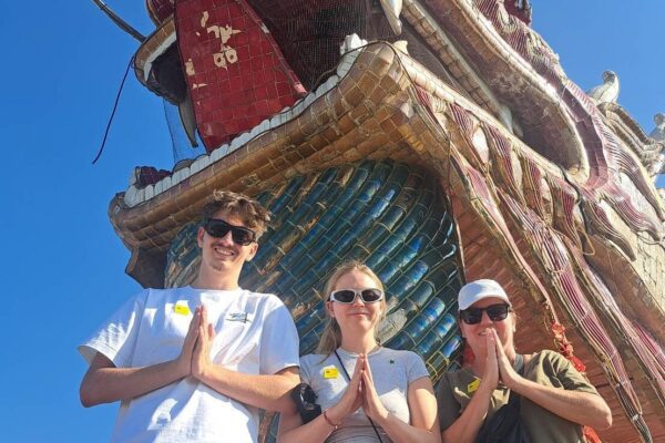 Bangkok: Floating Market, Maeklong Train Market & Dragon Temple
