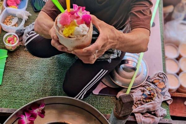 Bangkok: Floating Market, Maeklong Train Market & Dragon Temple