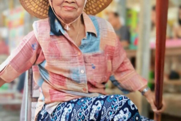 Bangkok: Floating Market, Maeklong Train Market & Dragon Temple