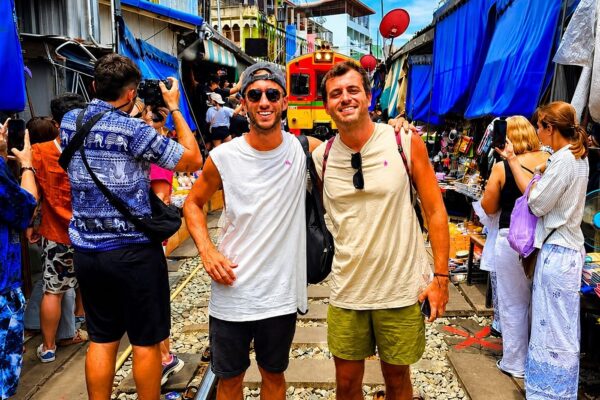 Bangkok: Floating Market, Maeklong Train Market & Dragon Temple
